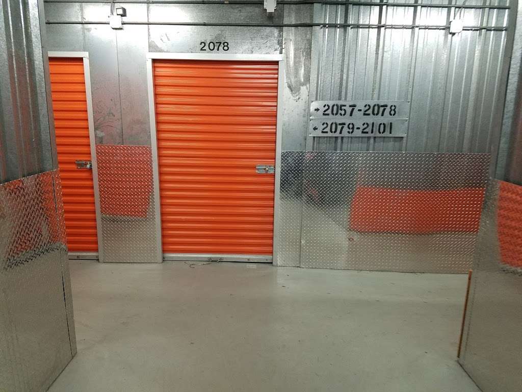 Public Storage | 2101 Howard St, Chicago, IL 60645, USA | Phone: (773) 942-2852