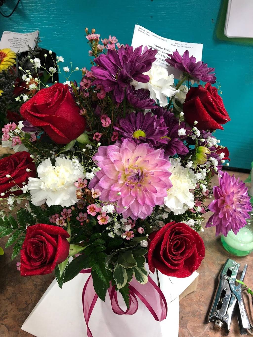 The Flower Shop of New Albany | 3111 Blackiston Mill Rd, New Albany, IN 47150, USA | Phone: (812) 945-2399