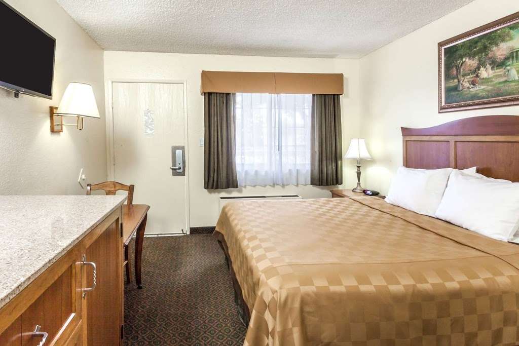 Travelodge by Wyndham Fullerton Near Anaheim | 1415 S Euclid St, Fullerton, CA 92832, USA | Phone: (714) 888-5985