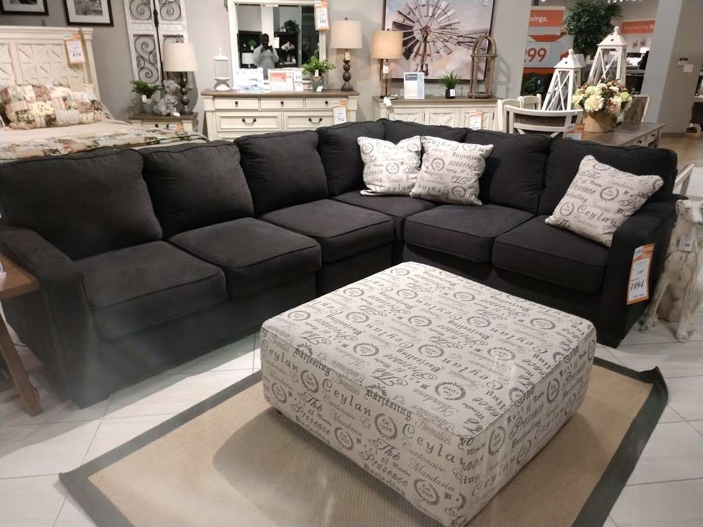 Ashley HomeStore | 9755 Roosevelt Blvd, Philadelphia, PA 19114, USA | Phone: (267) 348-3980