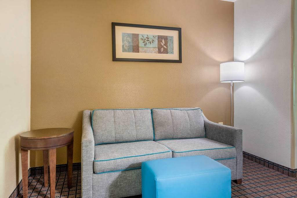 Quality Inn & Suites | 130 W Mitchell Ave, Cincinnati, OH 45217, USA | Phone: (513) 242-1010