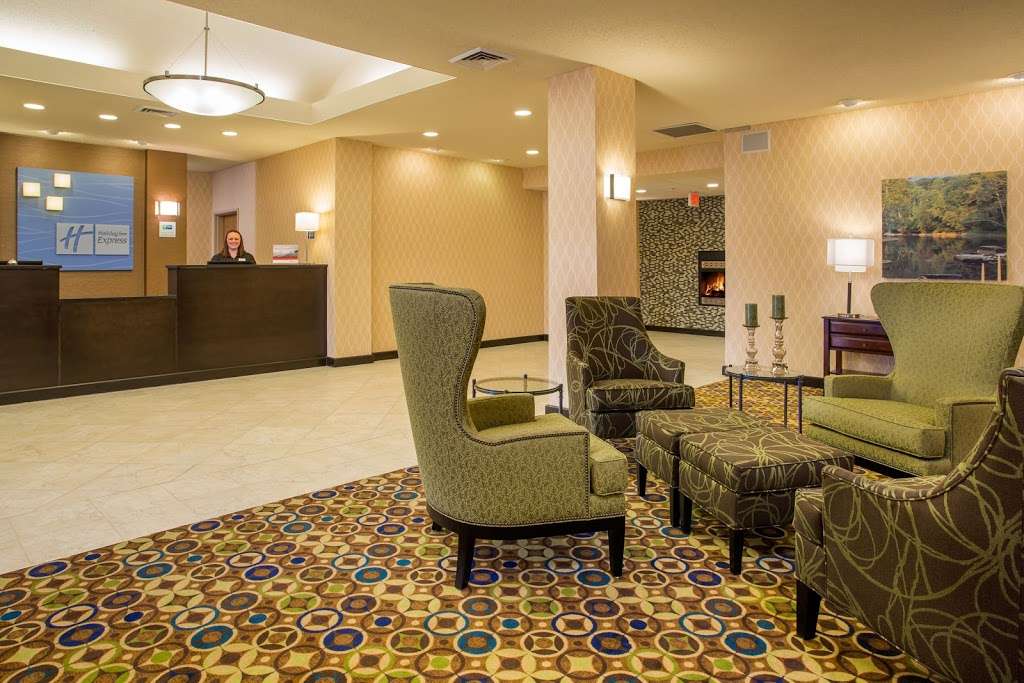 Holiday Inn Express & Suites Martinsville-Bloomington Area | 2233 Burton Ln, Martinsville, IN 46151, USA | Phone: (765) 813-3999