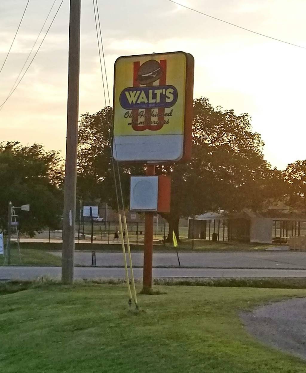 Walts Restaurant | 800 Ross Ave, Clearwater, KS 67026, USA | Phone: (620) 584-2727