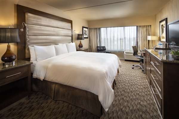 Radisson Hotel Los Angeles Midtown at USC | 3540 S Figueroa St, Los Angeles, CA 90007, USA | Phone: (213) 748-4141