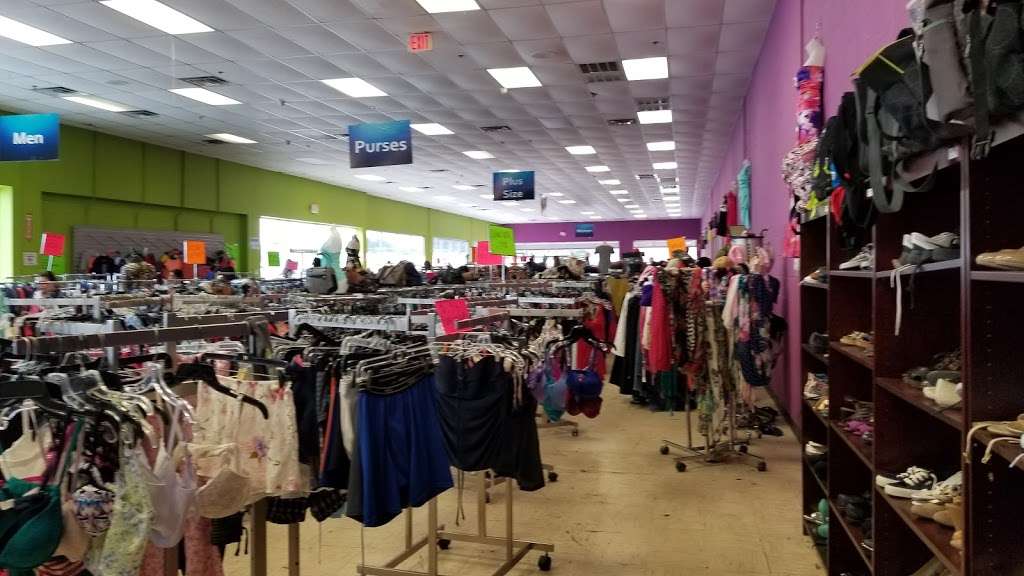 El Descuento Thrift Store | 11081 East Fwy, Houston, TX 77029, USA | Phone: (832) 203-7836