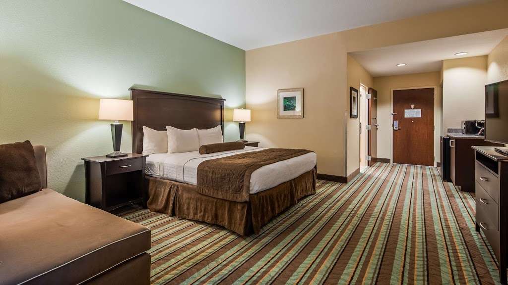 Best Western Plus Chain of Lakes Inn & Suites | 1321 N 14th St, Leesburg, FL 34748, USA | Phone: (352) 460-0118