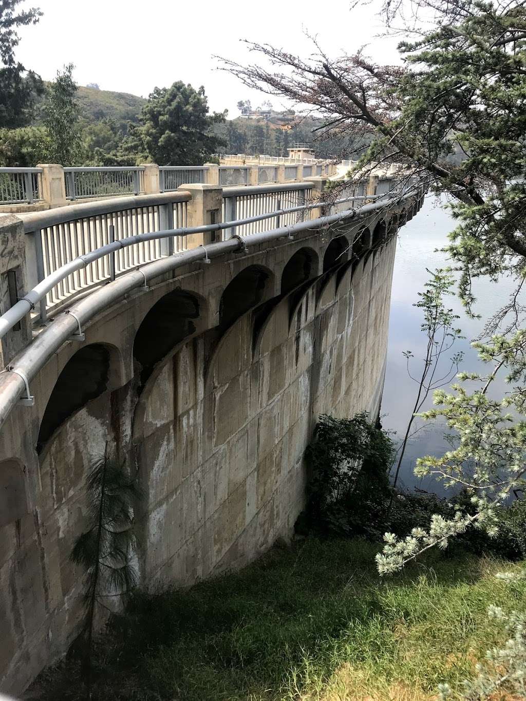 Hollywood Reservoir Trailhead | 6381-6399 Weidlake Dr, Los Angeles, CA 90068, USA