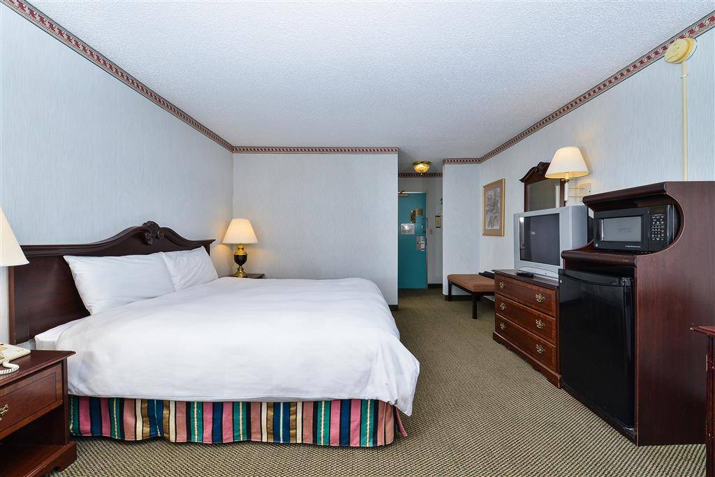 Americas Best Value Inn Cleveland Airport | 14043 Brookpark Rd, Brook Park, OH 44142, USA | Phone: (216) 267-2350