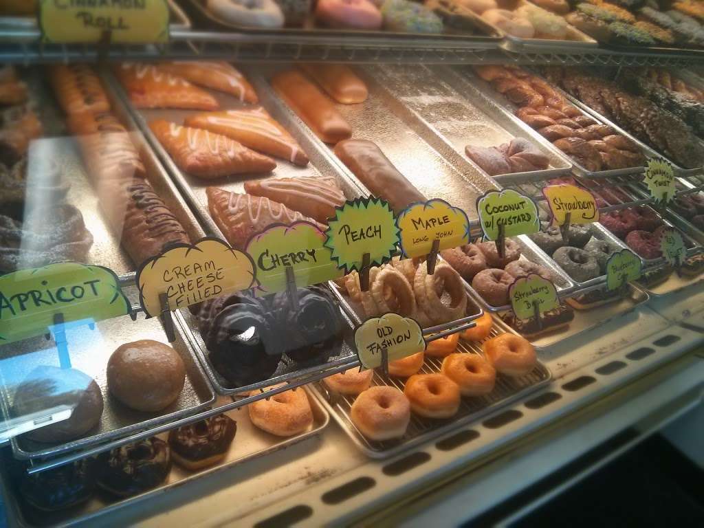 Hanas Donuts | 2131 S 34th St, Kansas City, KS 66106, USA | Phone: (913) 362-0244