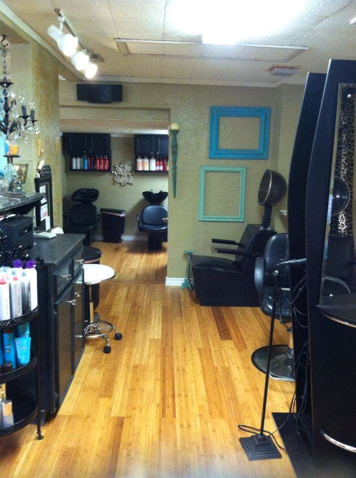 The Rats Nest Salon | 2503 Massey-Tompkins Rd, Baytown, TX 77521 | Phone: (281) 427-9465