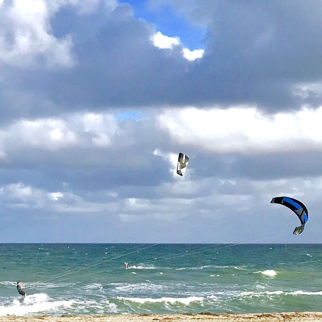 Kiteboarding beach. | Fort Lauderdale, FL 33316, USA