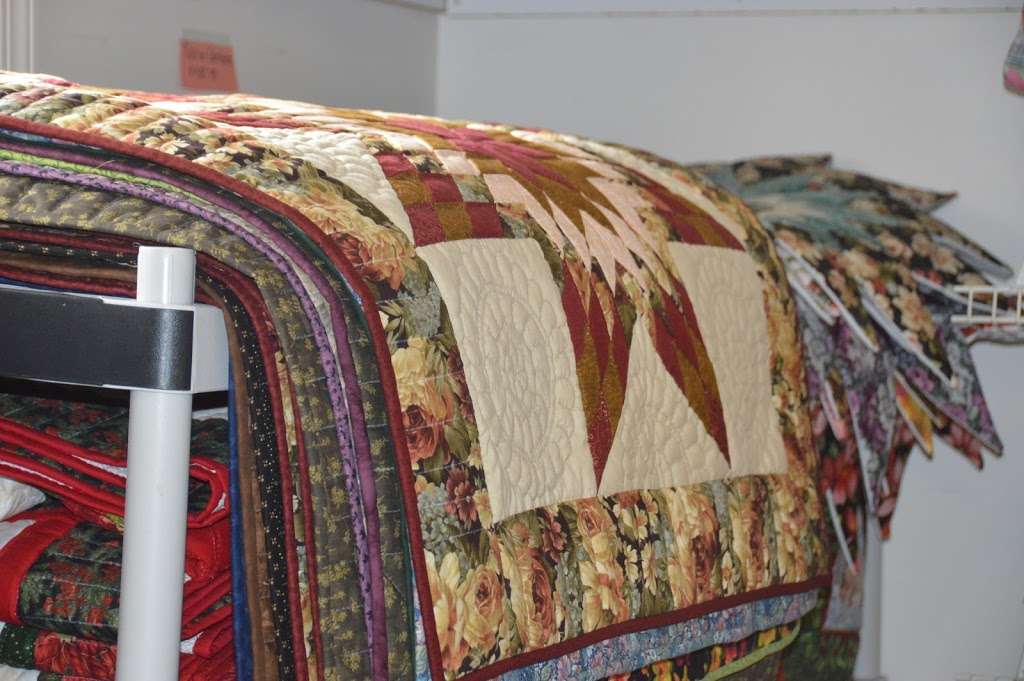 Eshs Handmade Quilts | 9741, 3829 Old Philadelphia Pike, Gordonville, PA 17529 | Phone: (717) 768-8435