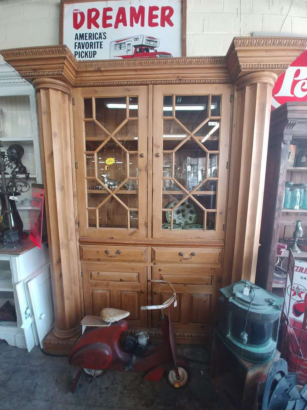 Mikes Antiques & Estate Sales | 212 W Main St, La Porte, TX 77571, USA | Phone: (713) 291-4875