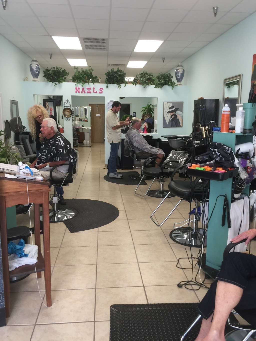 Christys Salon | 333 E Burleigh Blvd, Highway 441, Tavares, FL 32778, USA | Phone: (352) 742-3220