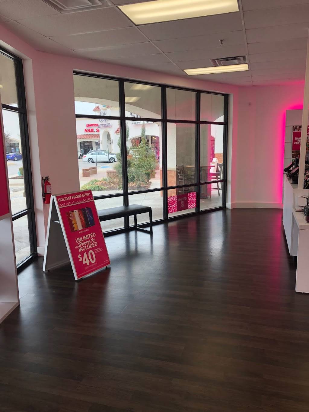 T-Mobile | 9910 Riverside Pkwy, Tulsa, OK 74137, USA | Phone: (918) 528-3383