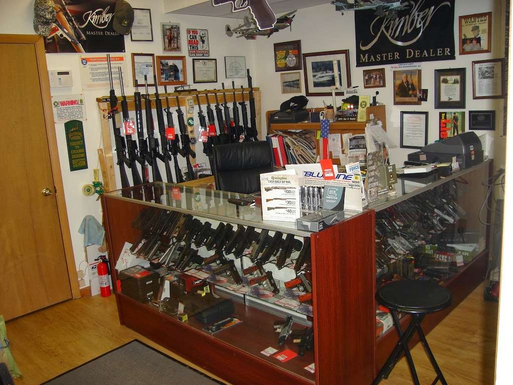 Cliffs Guns | 193 Baldwin St, Sharon, WI 53585, USA | Phone: (262) 736-4545