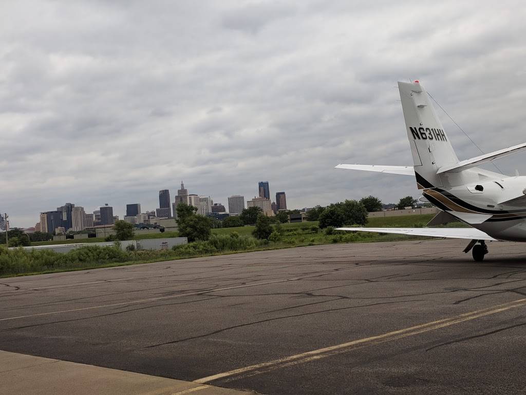 St. Paul Downtown Airport | 644 Bayfield St, St Paul, MN 55107, USA | Phone: (651) 224-4306