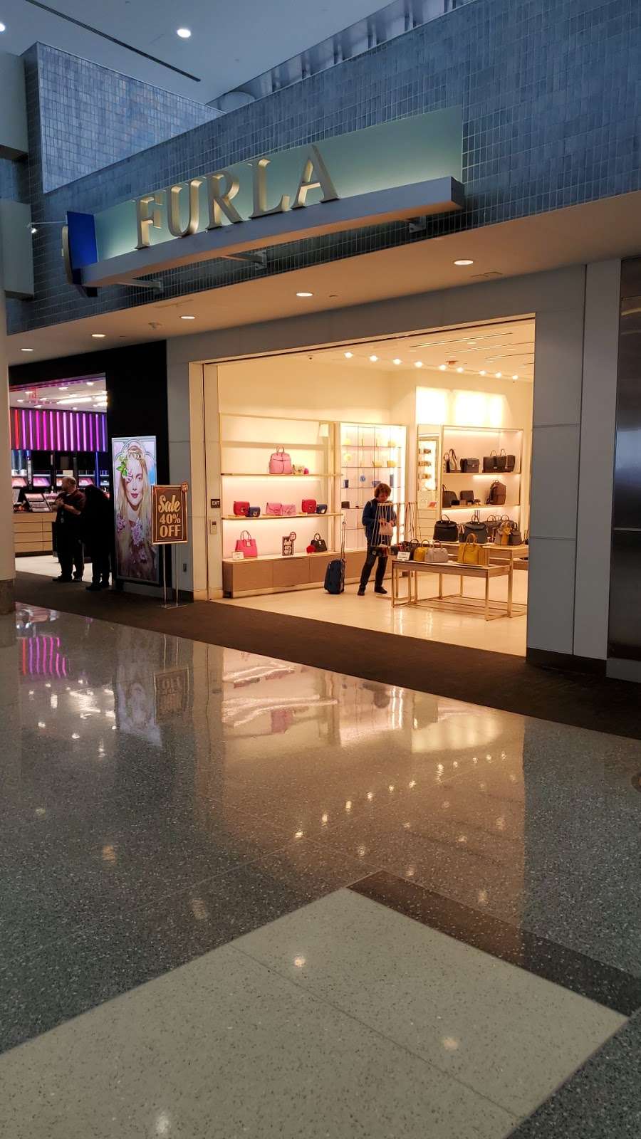 FURLA | Philadelphia International Airport, Level 2 - Departures Terminal A - West / Gate A17, Philadelphia, PA 19153, USA