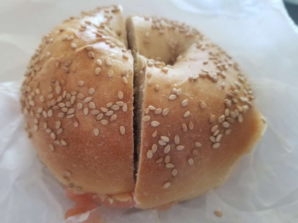 Bagel Club | 208-14 Cross Island Pkwy, Bayside, NY 11360, USA | Phone: (718) 352-4948