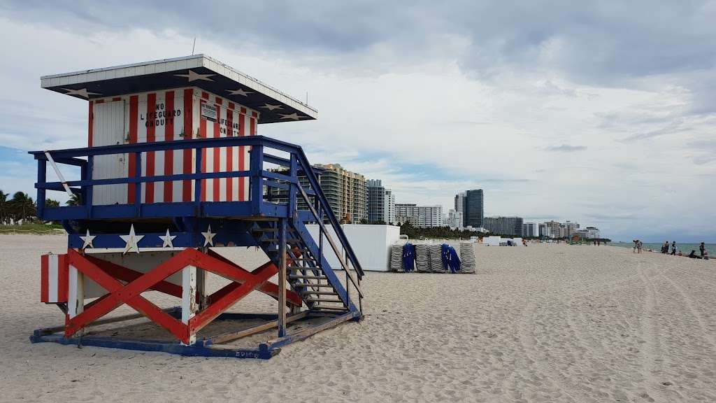 US flag Lifeguard tower | Miami Beach, FL 33139, USA