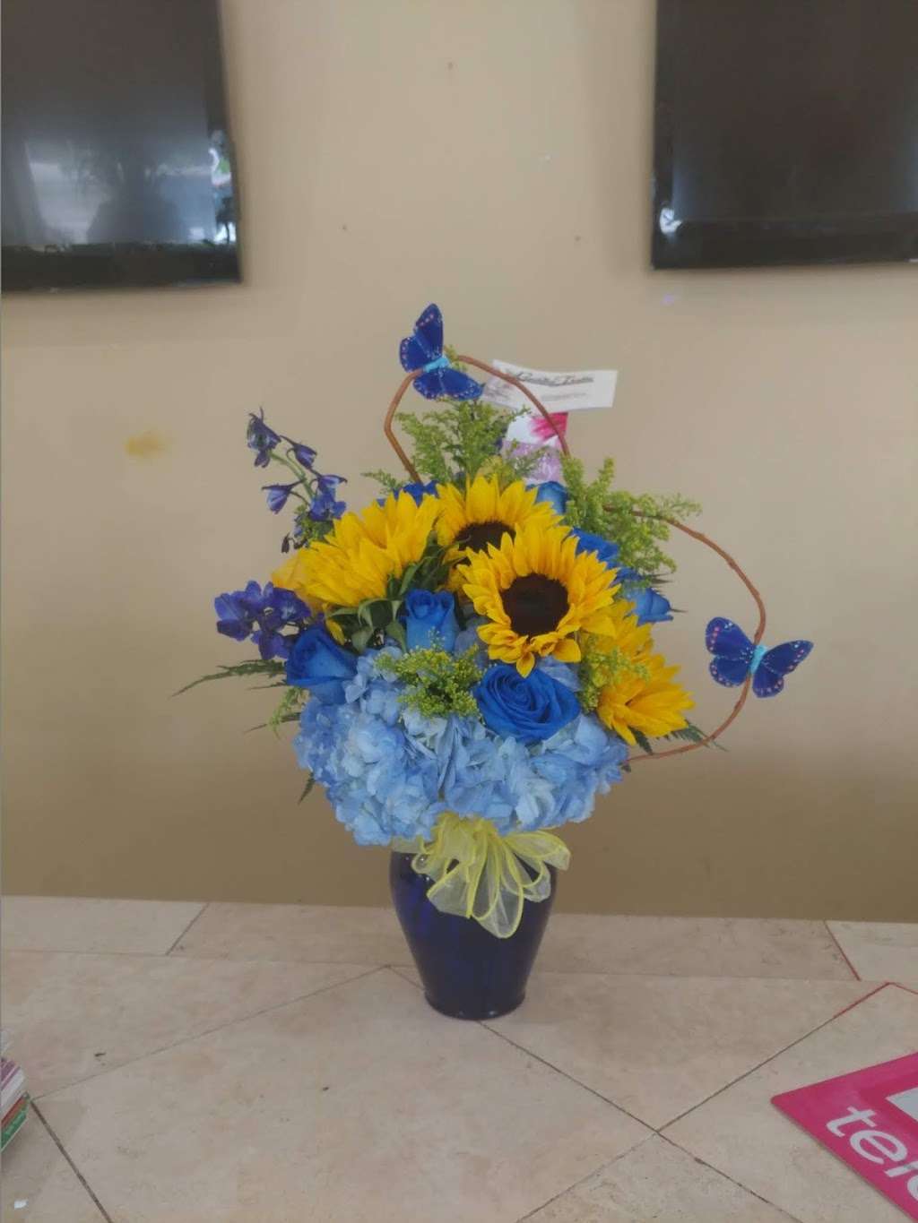 Beehive Florist | 201 W Baker Rd, Baytown, TX 77521, USA | Phone: (281) 427-0533