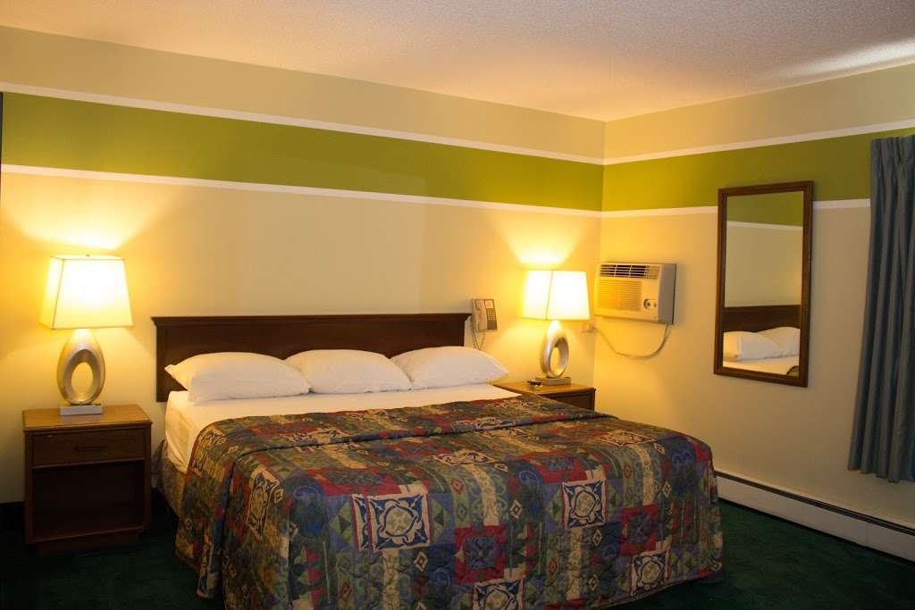 Hickory West Inn | 8600 95th St, Hickory Hills, IL 60457, USA | Phone: (708) 598-4000