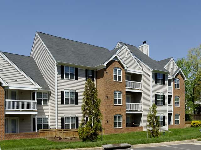 eaves fairfax city | 10608 Kitty Pozer Dr, Fairfax, VA 22030, USA | Phone: (571) 318-5842