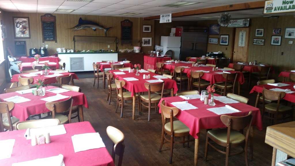 Courtneys Restaurant-Seafood | 48290 Wynne Rd, Ridge, MD 20680, USA | Phone: (301) 872-4403