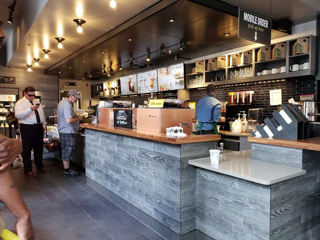 Starbucks | 57-63 N 3rd St, Philadelphia, PA 19106, USA | Phone: (215) 922-3890