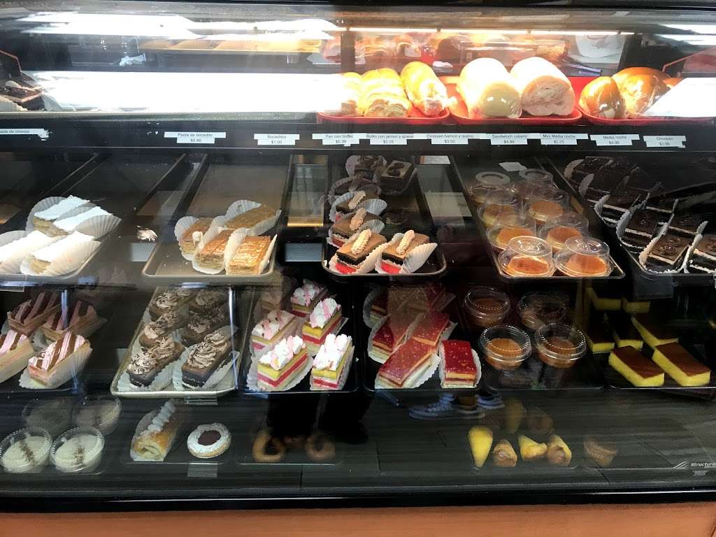 Cake Delights Bakery | 1585 E 4th Ave, Hialeah, FL 33010, USA | Phone: (305) 200-3904