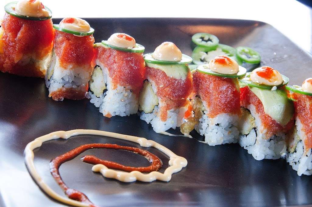 Rock & Roll Sushi | 6109 Berkshire Ln, Dallas, TX 75225, USA | Phone: (214) 987-1966