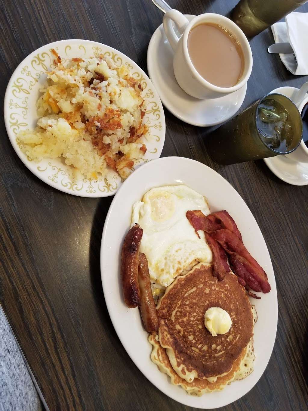 Golden House Restaurant & Pancake House | 4744 N Broadway, Chicago, IL 60640, USA | Phone: (773) 334-0406