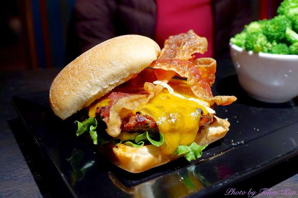 Red Robin Gourmet Burgers and Brews | 1000 El Paseo de Saratoga, San Jose, CA 95130 | Phone: (408) 370-1236