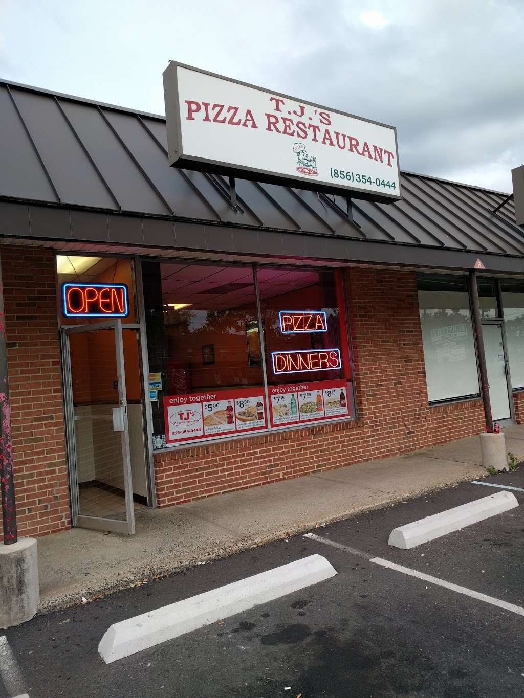 T Js Family Pizza | 209 S Burnt Mill Rd, Voorhees Township, NJ 08043, USA | Phone: (856) 354-0444