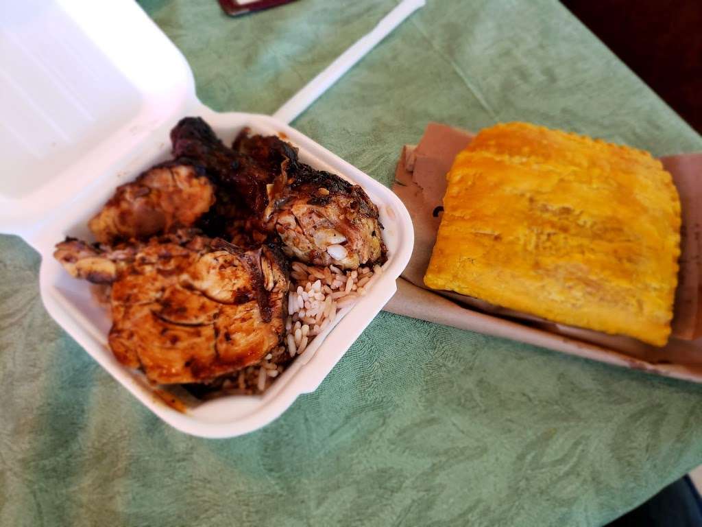 Finga Lickin Caribbean Eatery | 2838 The Plaza, Charlotte, NC 28205, USA | Phone: (980) 430-5120