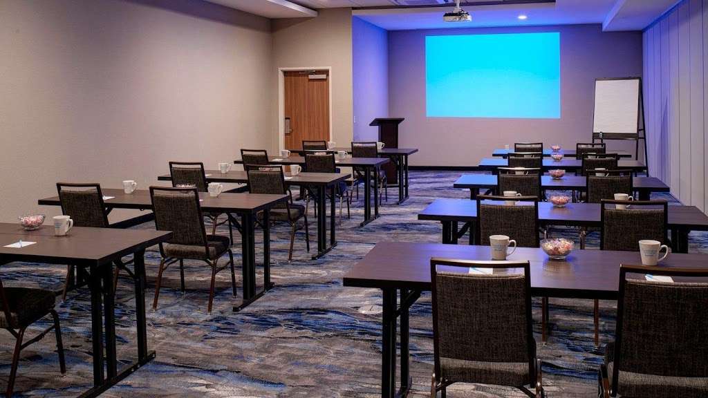 Fairfield Inn & Suites by Marriott Columbus, IN | 2820 Merchant Mile, Columbus, IN 47201, USA | Phone: (812) 552-5333