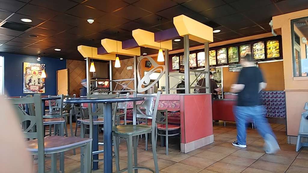 Taco Bell | 320 N Belt Hwy, St Joseph, MO 64506, USA | Phone: (816) 233-7294