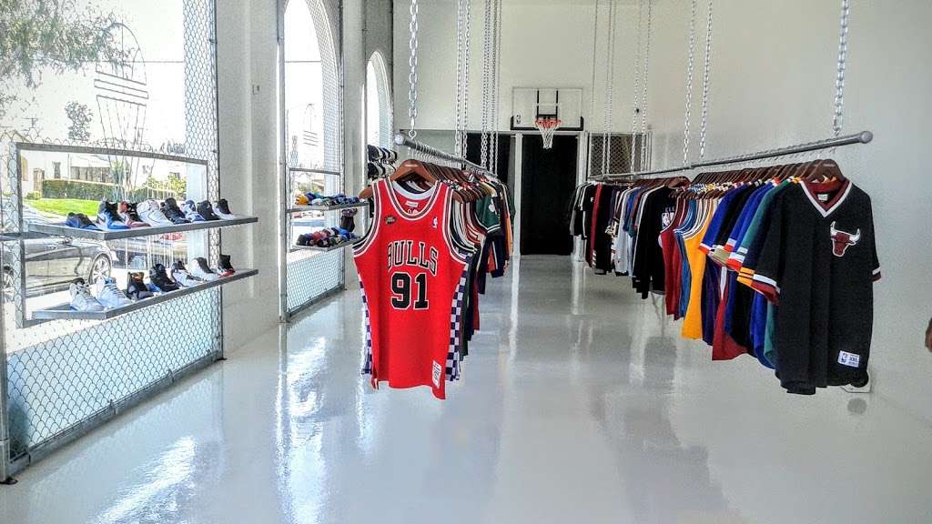 Fampion X | 7450 Melrose Ave, Los Angeles, CA 90046