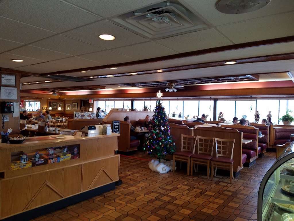 Mrs Vs Restaurant | 855 E Rollins Rd, Round Lake Beach, IL 60073, USA | Phone: (847) 223-0404