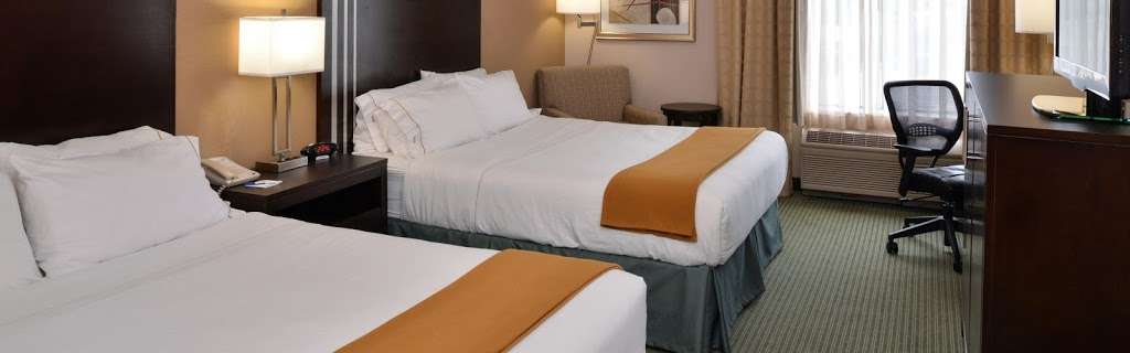 Holiday Inn Express & Suites Milwaukee-New Berlin | 15451 W Beloit Rd, New Berlin, WI 53151, USA | Phone: (262) 787-0700