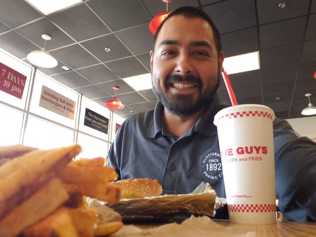 Five Guys | 3090 Helmsdale Pl Suite 370, Lexington, KY 40509, USA | Phone: (859) 263-5555