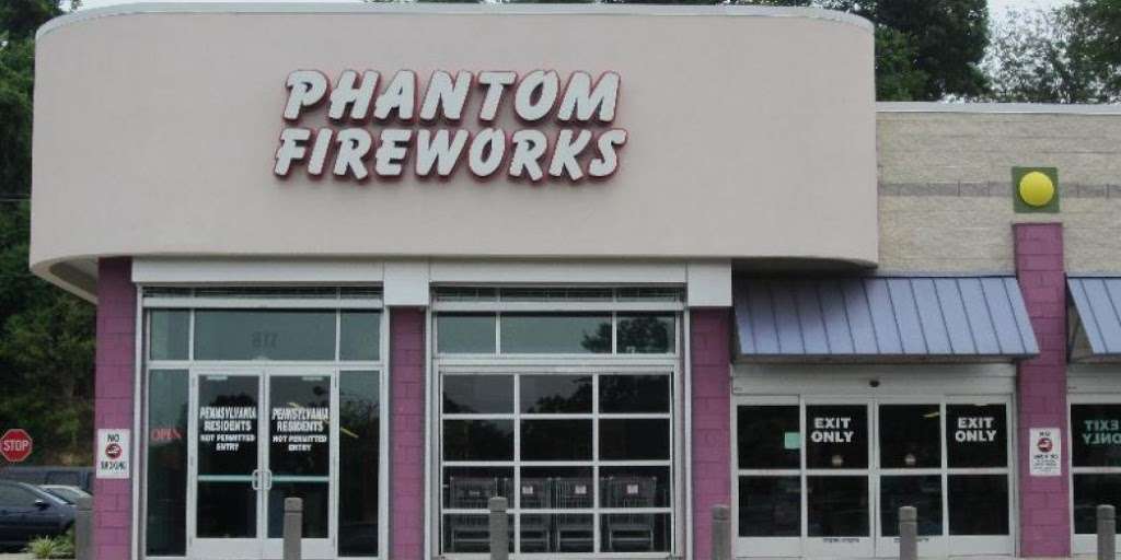 Phantom Fireworks of Upland | 877 Upland Ave, Upland, PA 19015, USA | Phone: (610) 876-6100