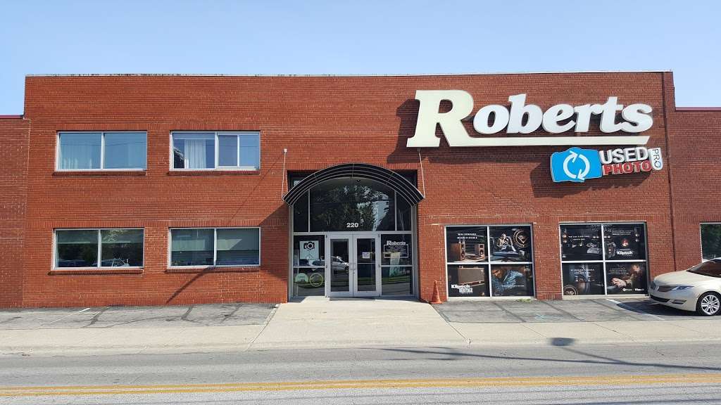 Roberts Camera | 220 E St Clair St, Indianapolis, IN 46204, USA | Phone: (317) 636-5544