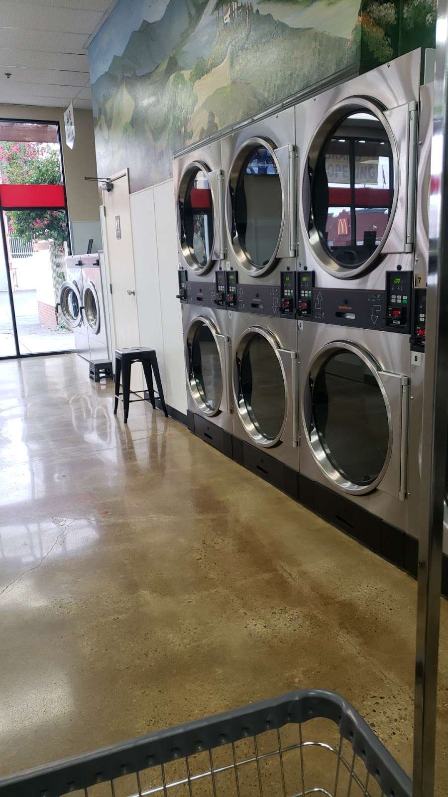Valley View Laundry Lounge | 13714 Sherman Way, Van Nuys, CA 91405, USA | Phone: (747) 264-1774