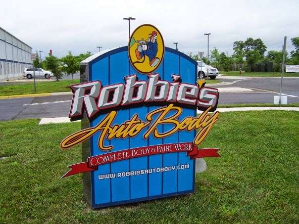 Robbies Auto Body, Inc. | 201 Commonwealth Ct, Winchester, VA 22602, USA | Phone: (540) 868-1250