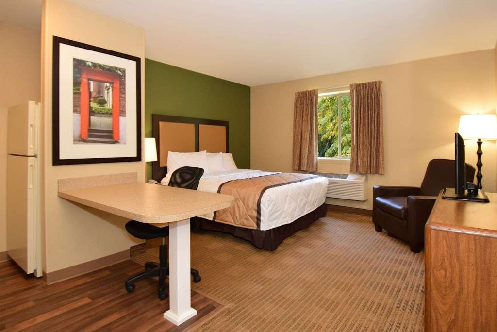 Extended Stay America Indianapolis - North | 9750 Lakeshore Dr E, Indianapolis, IN 46280, USA | Phone: (317) 843-1181