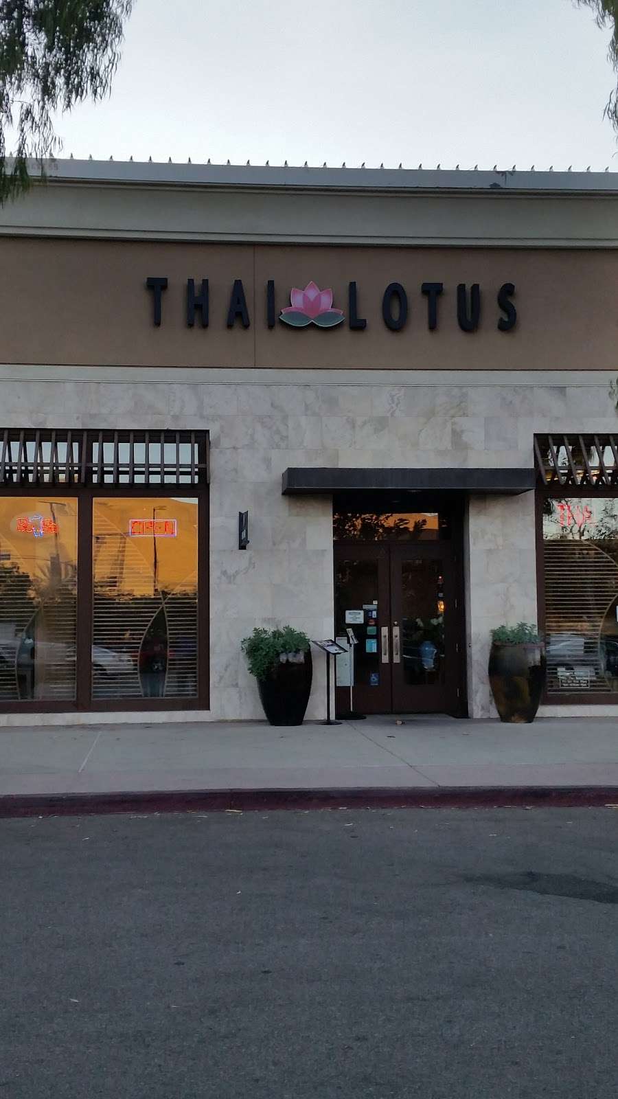 Thai Lotus Restaurant | 2795 Cabot Dr, Corona, CA 92883 | Phone: (951) 277-1298