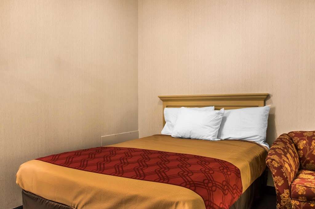 Econo Lodge Inn & Suites near Split Rock and Harmony Lake | 981 PA-940, White Haven, PA 18661, USA | Phone: (570) 443-0391