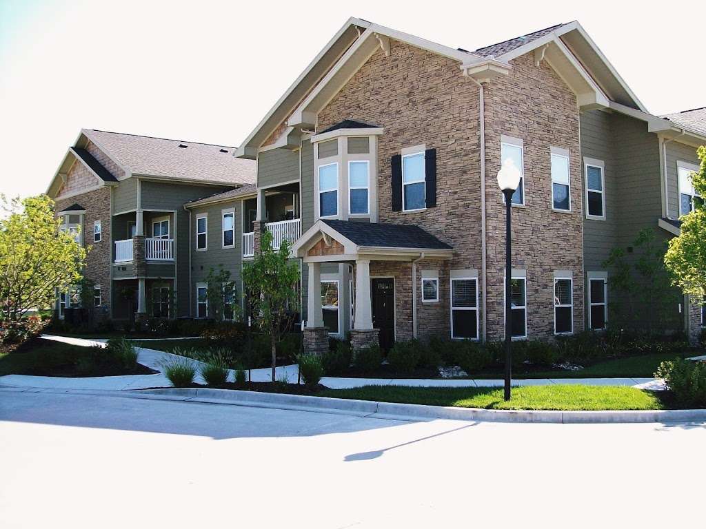 Villas At Carrington Square | 9801 W 136th St, Overland Park, KS 66221 | Phone: (913) 402-1800