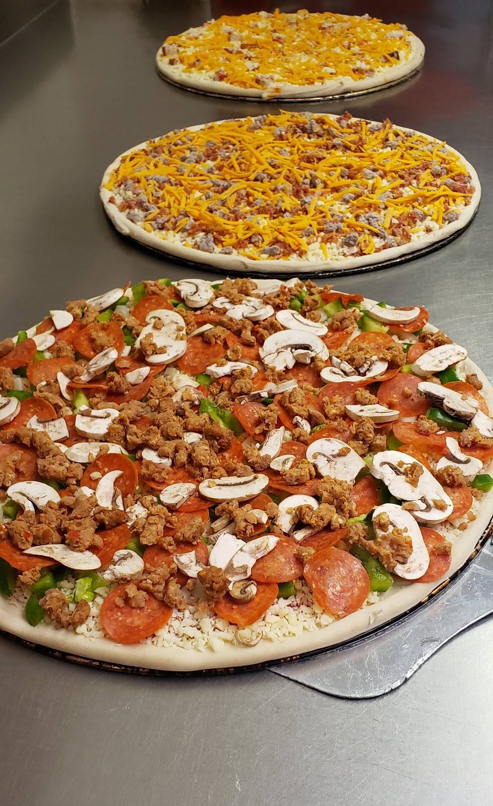 Giannis Pizza - Hankey Farms/Oakdale | 7780 Steubenville Pike, Oakdale, PA 15071, USA | Phone: (412) 788-0166